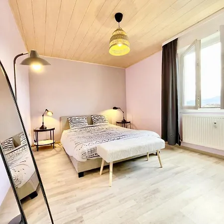 Appartement Spacious Flat With Private Bike Garage